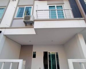 For Rent 2 Beds Townhouse in Sai Noi, Nonthaburi, Thailand