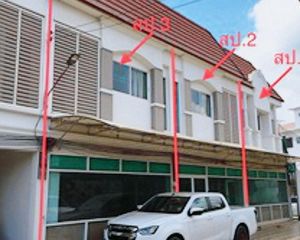 For Sale 1 Bed Townhouse in Mueang Chai Nat, Chainat, Thailand