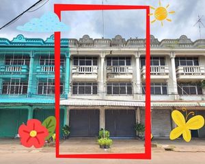 For Sale 4 Beds Retail Space in Phanom Sarakham, Chachoengsao, Thailand