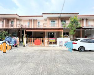For Sale 4 Beds Townhouse in Phra Samut Chedi, Samut Prakan, Thailand