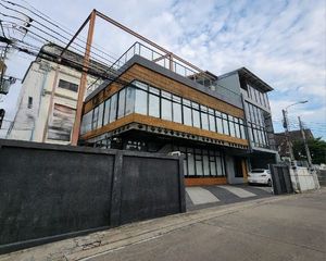 For Rent Office 700 sqm in Mueang Nonthaburi, Nonthaburi, Thailand