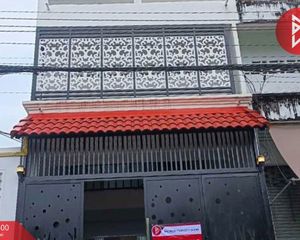 For Sale 3 Beds Townhouse in Mueang Chanthaburi, Chanthaburi, Thailand