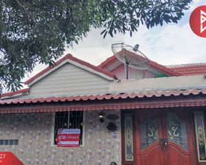 For Sale 3 Beds Townhouse in Mueang Uthai Thani, Uthai Thani, Thailand