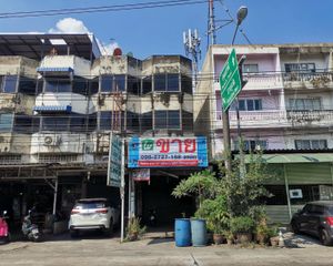 For Sale Retail Space 400 sqm in Mueang Pathum Thani, Pathum Thani, Thailand