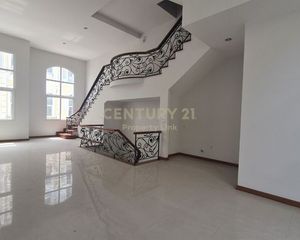 For Sale 4 Beds Townhouse in Dusit, Bangkok, Thailand