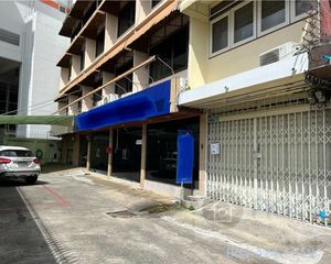 For Sale Office 1,250 sqm in Watthana, Bangkok, Thailand