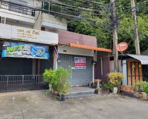 For Sale Retail Space 156 sqm in Lam Luk Ka, Pathum Thani, Thailand