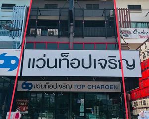 For Sale Retail Space 360 sqm in Khlong Luang, Pathum Thani, Thailand