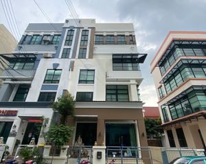 For Sale 4 Beds Office in Lat Phrao, Bangkok, Thailand