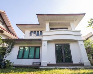 For Rent 6 Beds House in Chatuchak, Bangkok, Thailand