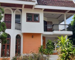 For Rent 5 Beds House in Mueang Chiang Mai, Chiang Mai, Thailand