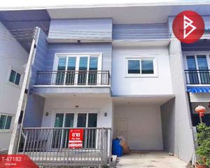 For Sale 3 Beds Townhouse in Mueang Chachoengsao, Chachoengsao, Thailand