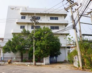 For Sale Office 1,008 sqm in Mueang Nakhon Ratchasima, Nakhon Ratchasima, Thailand