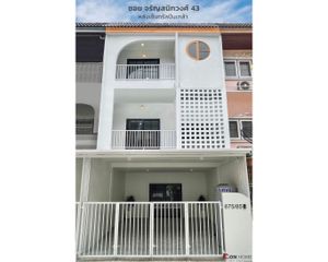For Sale 4 Beds Townhouse in Bangkok Noi, Bangkok, Thailand