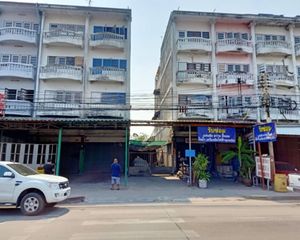 For Sale Retail Space 216 sqm in Lam Luk Ka, Pathum Thani, Thailand