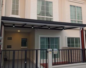 For Rent 3 Beds Townhouse in Si Racha, Chonburi, Thailand