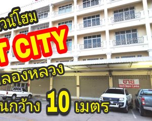 For Sale 2 Beds Townhouse in Khlong Luang, Pathum Thani, Thailand