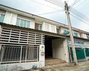 For Sale 3 Beds Townhouse in Mueang Nonthaburi, Nonthaburi, Thailand