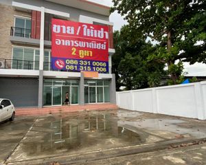 For Rent Retail Space 304 sqm in Krathum Baen, Samut Sakhon, Thailand