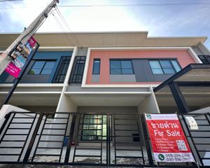 For Sale 3 Beds Townhouse in Lat Lum Kaeo, Pathum Thani, Thailand