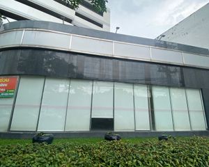 For Sale or Rent Office 576 sqm in Watthana, Bangkok, Thailand