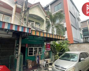 For Sale 2 Beds Townhouse in Mueang Samut Sakhon, Samut Sakhon, Thailand