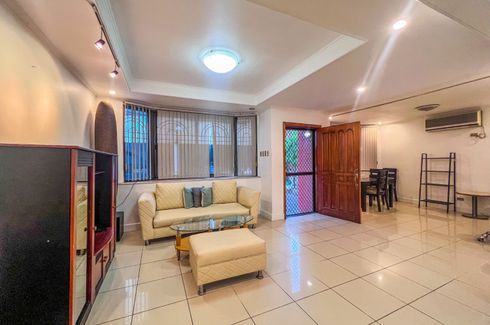 4 Bedroom Townhouse for rent in Maytunas, Metro Manila