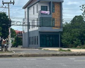 For Sale 3 Beds Retail Space in Mueang Lop Buri, Lopburi, Thailand