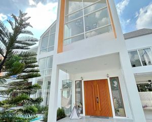 For Sale or Rent 5 Beds House in Mueang Nonthaburi, Nonthaburi, Thailand