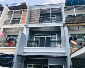 For Sale Retail Space 100 sqm in Lat Phrao, Bangkok, Thailand