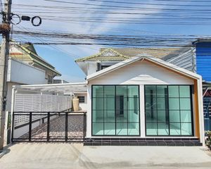 For Sale 4 Beds House in Khlong Luang, Pathum Thani, Thailand