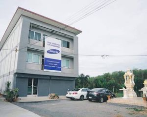 For Sale Office 1,016 sqm in Mueang Uthai Thani, Uthai Thani, Thailand