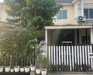 For Sale 3 Beds Townhouse in Mueang Pathum Thani, Pathum Thani, Thailand