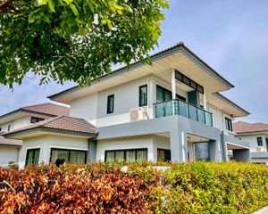 For Sale 4 Beds House in Khlong Luang, Pathum Thani, Thailand