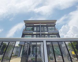 For Sale or Rent Office 278 sqm in Saphan Sung, Bangkok, Thailand
