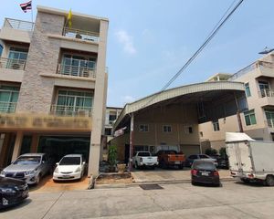 For Sale 3 Beds Office in Saphan Sung, Bangkok, Thailand