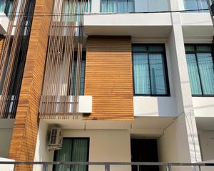 For Sale or Rent 4 Beds Townhouse in Bang Lamung, Chonburi, Thailand