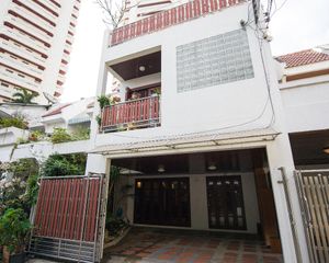 For Sale 4 Beds Apartment in Watthana, Bangkok, Thailand