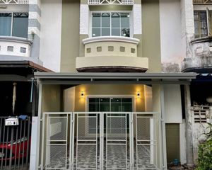 For Sale 2 Beds Townhouse in Thanyaburi, Pathum Thani, Thailand