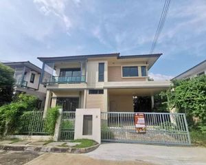 For Sale 3 Beds House in Mueang Pathum Thani, Pathum Thani, Thailand