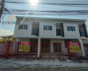 For Sale 2 Beds Townhouse in Mueang Lampang, Lampang, Thailand