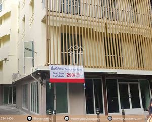 For Rent Retail Space 1,000 sqm in Khlong Toei, Bangkok, Thailand