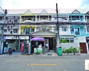 For Sale 4 Beds Townhouse in Chatuchak, Bangkok, Thailand