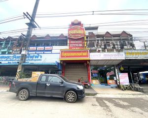 For Sale Retail Space 220 sqm in Si Maha Phot, Prachin Buri, Thailand