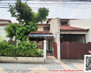 For Rent 3 Beds House in Bangkok Noi, Bangkok, Thailand