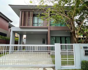 For Sale or Rent 3 Beds House in Mueang Pathum Thani, Pathum Thani, Thailand