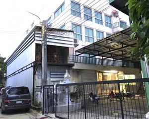 For Sale Warehouse 1,400 sqm in Lat Phrao, Bangkok, Thailand