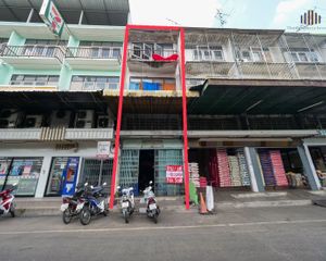 For Sale 5 Beds Retail Space in Lam Luk Ka, Pathum Thani, Thailand