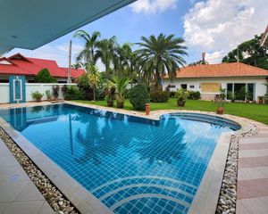For Sale 5 Beds House in Bang Lamung, Chonburi, Thailand