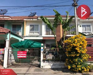 For Sale 3 Beds Townhouse in Bang Pakong, Chachoengsao, Thailand
